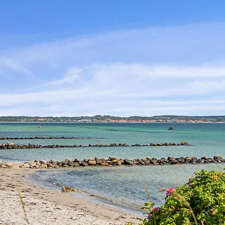 Beachside With Sea View And Cozy Outdoor Shelter Эбельтофт
