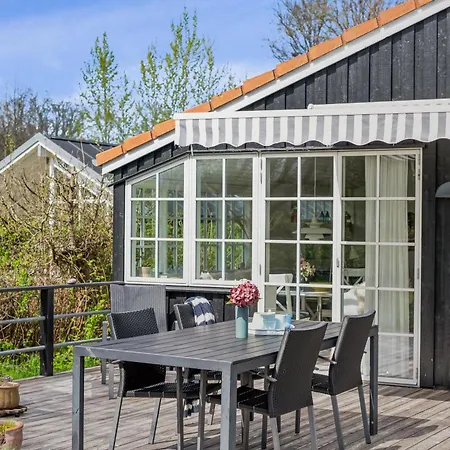 Beachside With Sea View And Cozy Outdoor Shelter