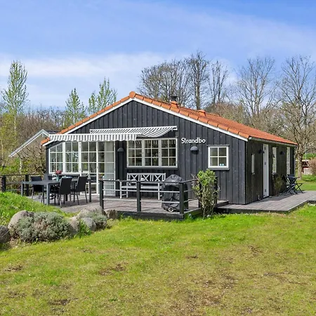 Holiday home Cozy A Stones Throw From The Water